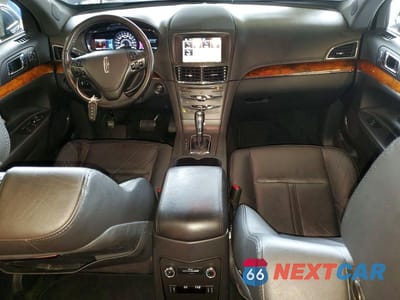 Zdjęcie 8 z 13 samochodu: 2016 LINCOLN MKT VIN:2LMHJ5NK6GBL00321 - miniatura