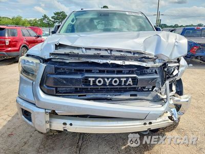 Piąte zdjęcie samochodu w środku: 2018 TOYOTA TUNDRA CREWMAX LIMITED VIN:5TFHW5F18JX770227 - miniatura