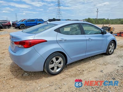 Trzecie zdjęcie samochodu z tyłu: 2013 HYUNDAI ELANTRA GLS VIN:KMHDH4AE1DU640918 - miniatura