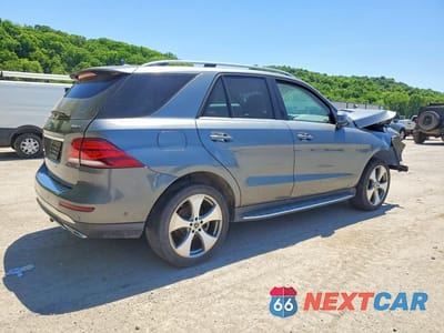 Trzecie zdjęcie samochodu z tyłu: 2017 MERCEDES-BENZ GLE 350 4MATIC VIN:4JGDA5HB0HA975715 - miniatura