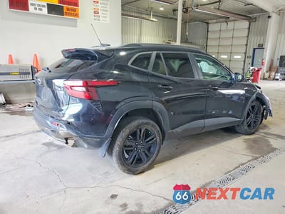 Trzecie zdjęcie samochodu z tyłu: 2025 CHEVROLET TRAX ACTIV VIN:KL77LKEP5SC104294 - miniatura