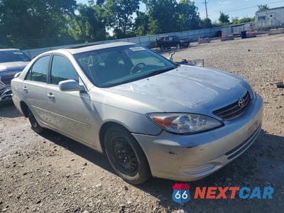 Czwarte zdjęcie samochodu z boku: 2002 TOYOTA CAMRY XLE V6 VIN:4T1BF30K22U513896 - miniatura