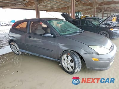 Czwarte zdjęcie samochodu z boku: 2002 FORD FOCUS ZX3 VIN:3FAFP31342R240371 - miniatura