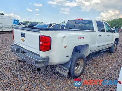 Trzecie zdjęcie samochodu z tyłu: 2015 CHEVROLET SILVERADO K3500 LTZ VIN:1GC4K0E88FF520611 - miniatura