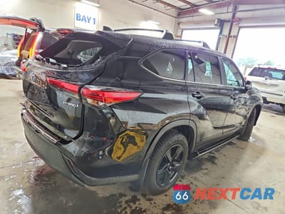 Trzecie zdjęcie samochodu z tyłu: 2023 TOYOTA HIGHLANDER HYBRID LE VIN:5TDBBRCH3PS109777 - miniatura