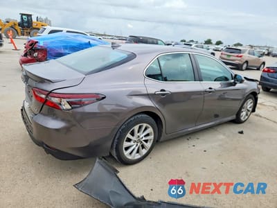 Trzecie zdjęcie samochodu z tyłu: 2023 TOYOTA CAMRY LE VIN:4T1C11AK1PU128312 - miniatura