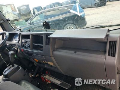 Piąte zdjęcie samochodu w środku: 2014 ISUZU NQR REFRIGERATED BOX TRUCK VIN:JALE5W166E7901660 - miniatura