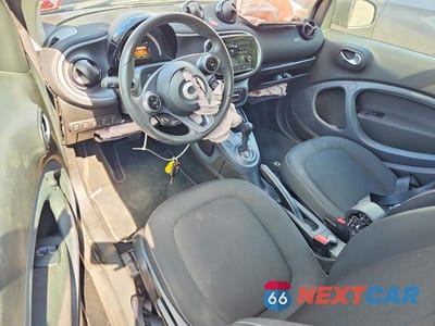 Zdjęcie 8 z 12 samochodu: 2017 SMART FORTWO VIN:WMEFJ5DA9HK194665 - miniatura
