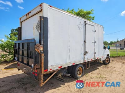 Trzecie zdjęcie samochodu z tyłu: 2016 FORD E350 BOX TRUCK VIN:1FDWE3FL7GDC13038 - miniatura