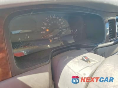 Zdjęcie 9 z 12 samochodu: 1998 LINCOLN TOWN CAR EXECUTIVE VIN:1LNFM81W5WY663487 - miniatura