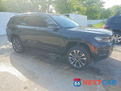 Czwarte zdjęcie samochodu z boku: 2023 JEEP GRAND CHEROKEE L OVERLAND VIN:1C4RJKDG7P8831076 - miniatura