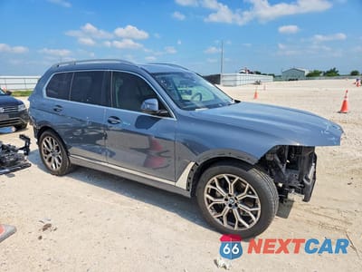 Czwarte zdjęcie samochodu z boku: 2024 BMW X7 XDRIVE40I VIN:5UX23EM0XR9S99737 - miniatura