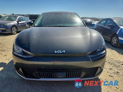 Piąte zdjęcie samochodu w środku: 2023 KIA EV6 WIND VIN:KNDC34LA8P5609883 - miniatura