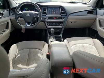 Zdjęcie 8 z 12 samochodu: 2019 HYUNDAI SONATA HYBRID SE VIN:KMHE24L37KA088339 - miniatura