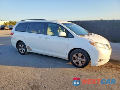 Czwarte zdjęcie samochodu z boku: 2015 TOYOTA SIENNA LE VIN:5TDKK3DC3FS611879 - miniatura