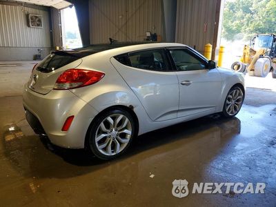 Trzecie zdjęcie samochodu z tyłu: 2013 HYUNDAI VELOSTER BASE VIN:KMHTC6AD9DU166598 - miniatura