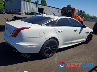 Trzecie zdjęcie samochodu z tyłu: 2019 JAGUAR XJ R - SPORT VIN:SAJWJ1CD2K8W19572 - miniatura