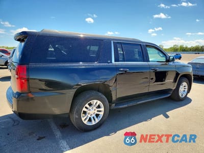 Trzecie zdjęcie samochodu z tyłu: 2019 CHEVROLET SUBURBAN K1500 LT VIN:1GNSKHKC8KR164224 - miniatura