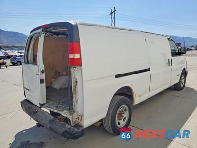 Trzecie zdjęcie samochodu z tyłu: 2003 CHEVROLET EXPRESS G2500 VIN:1GCGG29U131122554 - miniatura