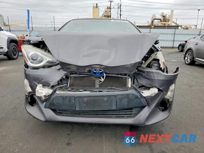 Piąte zdjęcie samochodu w środku: 2015 TOYOTA PRIUS C ONE VIN:JTDKDTB38F1101800 - miniatura