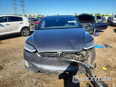 Piąte zdjęcie samochodu w środku: 2018 TESLA MODEL X VIN:5YJXCDE25JF100203 - miniatura