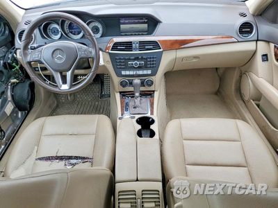 Zdjęcie 8 z 13 samochodu: 2013 MERCEDES-BENZ C 300 4MATIC VIN:WDDGF8AB2DR286033 - miniatura