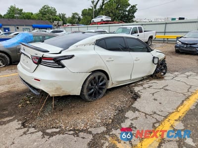 Trzecie zdjęcie samochodu z tyłu: 2019 NISSAN MAXIMA 3.5 SR VIN:1N4AA6AV8KC384860 - miniatura
