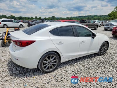 Trzecie zdjęcie samochodu z tyłu: 2018 MAZDA MAZDA 3 VIN:3MZBN1V30JM172060 - miniatura