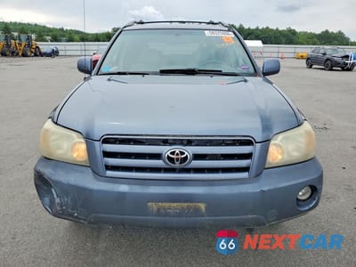 Piąte zdjęcie samochodu w środku: 2005 TOYOTA HIGHLANDER LIMITED VIN:JTEEP21A050134823 - miniatura