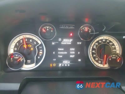 Zdjęcie 9 z 13 samochodu: 2018 RAM 3500 SLT VIN:3C63RRHL7JG330700 - miniatura