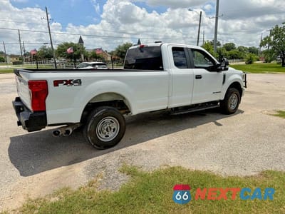Czwarte zdjęcie samochodu z boku: 2022 FORD F250 SUPER DUTY VIN:1FT8X2BT0NED76712 - miniatura