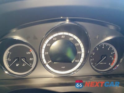 Zdjęcie 9 z 12 samochodu: 2010 MERCEDES-BENZ C 300 VIN:WDDGF5EB8AF475985 - miniatura