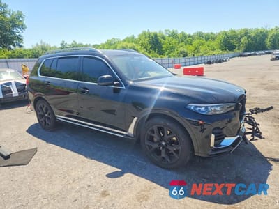 Czwarte zdjęcie samochodu z boku: 2022 BMW X7 XDRIVE40I VIN:5UXCW2C04N9J48995 - miniatura