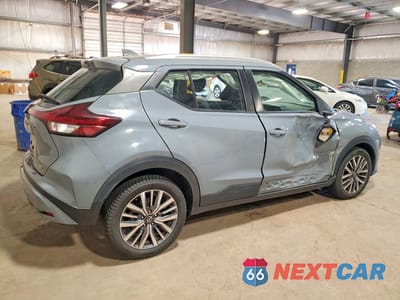 Trzecie zdjęcie samochodu z tyłu: 2021 NISSAN KICKS SV VIN:3N1CP5CV0ML524077 - miniatura
