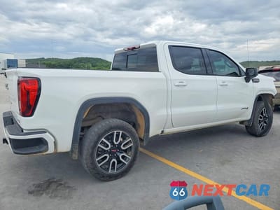 Trzecie zdjęcie samochodu z tyłu: 2024 GMC SIERRA K1500 AT4 VIN:1GTUUEEL9RZ400010 - miniatura