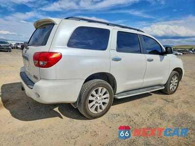 Trzecie zdjęcie samochodu z tyłu: 2016 TOYOTA SEQUOIA PLATINUM VIN:5TDDY5G15GS127856 - miniatura