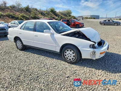 Czwarte zdjęcie samochodu z boku: 1996 TOYOTA CAMRY LE VIN:JT2BG12KXT0346644 - miniatura