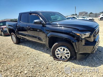 Czwarte zdjęcie samochodu z boku: 2025 TOYOTA TACOMA SR VIN:3TYKD5HN4ST038331 - miniatura
