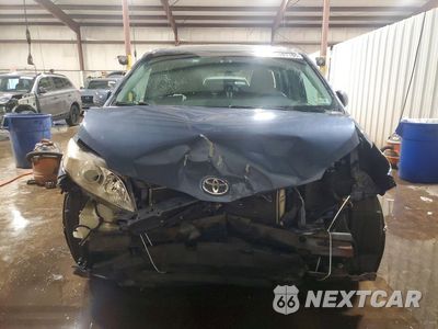 Piąte zdjęcie samochodu w środku: 2014 TOYOTA SIENNA XLE 8-PASSENGER VIN:5TDYK3DCXES459592 - miniatura