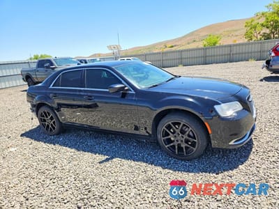 Czwarte zdjęcie samochodu z boku: 2019 CHRYSLER 300 TOURING VIN:2C3CCARGXKH569161 - miniatura