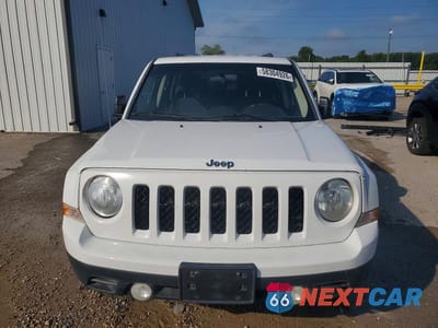 Piąte zdjęcie samochodu w środku: 2011 JEEP PATRIOT SPORT VIN:1J4NT1GAXBD263510 - miniatura