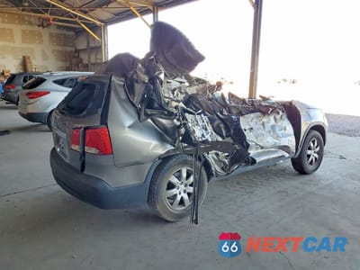 Trzecie zdjęcie samochodu z tyłu: 2011 KIA SORENTO GL VIN:5XYKT3A18BG007669 - miniatura