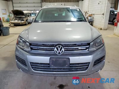 Piąte zdjęcie samochodu w środku: 2011 VOLKSWAGEN TOUAREG HYBRID VIN:WVGFG9BP1BD004991 - miniatura