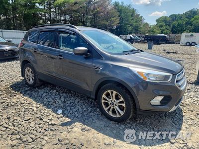 Czwarte zdjęcie samochodu z boku: 2018 FORD ESCAPE SE VIN:1FMCU9GD6JUA35307 - miniatura
