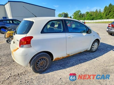 Trzecie zdjęcie samochodu z tyłu: 2009 TOYOTA YARIS BASE VIN:JTDJT903295263407 - miniatura