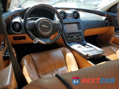 Zdjęcie 8 z 13 samochodu: 2011 JAGUAR XJ VIN:SAJWA1CBXBLV08442 - miniatura