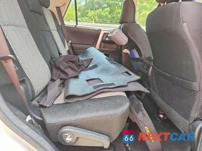 Zdjęcie 11 z 13 samochodu: 2023 TOYOTA 4RUNNER SR5 VIN:JTEEU5JR3P5279604 - miniatura