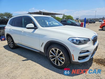 Czwarte zdjęcie samochodu z boku: 2019 BMW X3 SDRIVE30I VIN:5UXTR7C53KLE88723 - miniatura