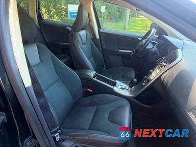 Piąte zdjęcie samochodu w środku: 2012 VOLVO XC60 3.2 P VIN:YV4940DZ6C2274992 - miniatura
