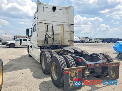 Trzecie zdjęcie samochodu z tyłu: 2017 VOLVO VNL SEMI TRUCK VIN:4V4NC9EH0HN954895 - miniatura